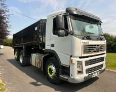 2004 Volvo FM9 300 6x2 Tipper